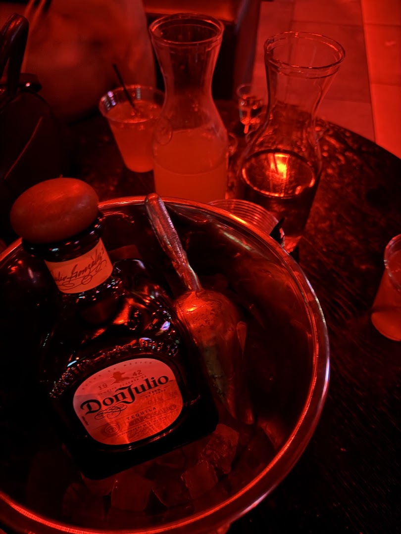 Red Light District Bar & Lounge: atmospheric shot of bar drinks