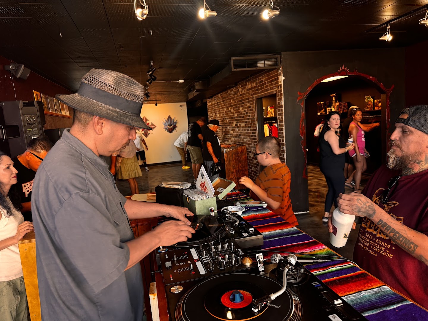 The Record Gallery: authentic shop atmosphere