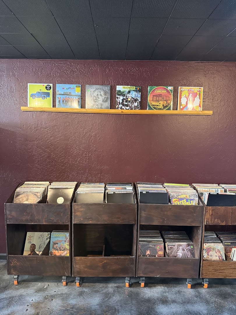 The Record Gallery: clear display of shop products