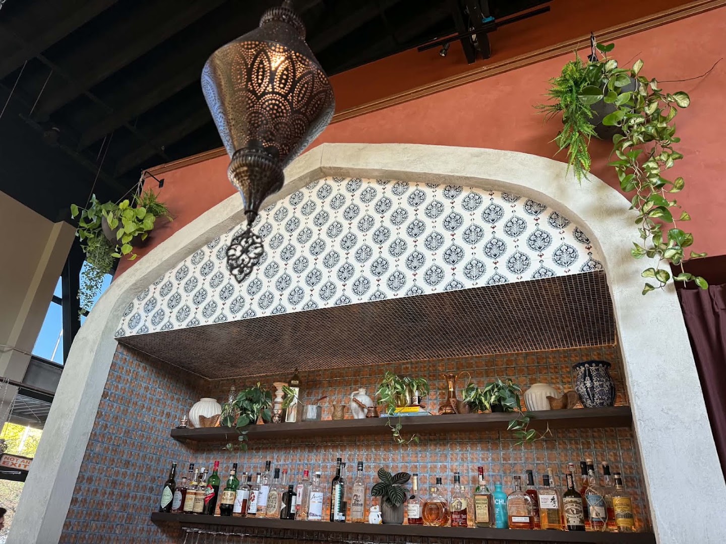 Alma: attractive interior and bar shot