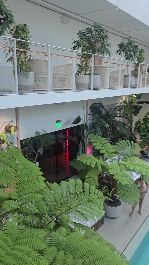 Cascada Thermal Springs + Hotel: attractive hotel pool area view