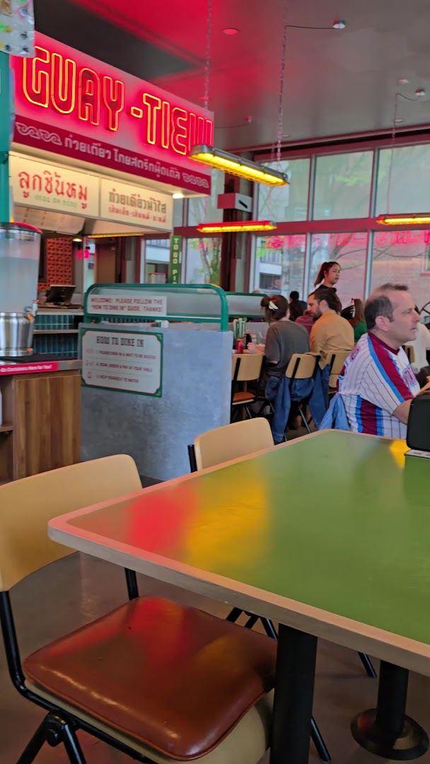 Guay Tiew: clear shot of restaurant interior