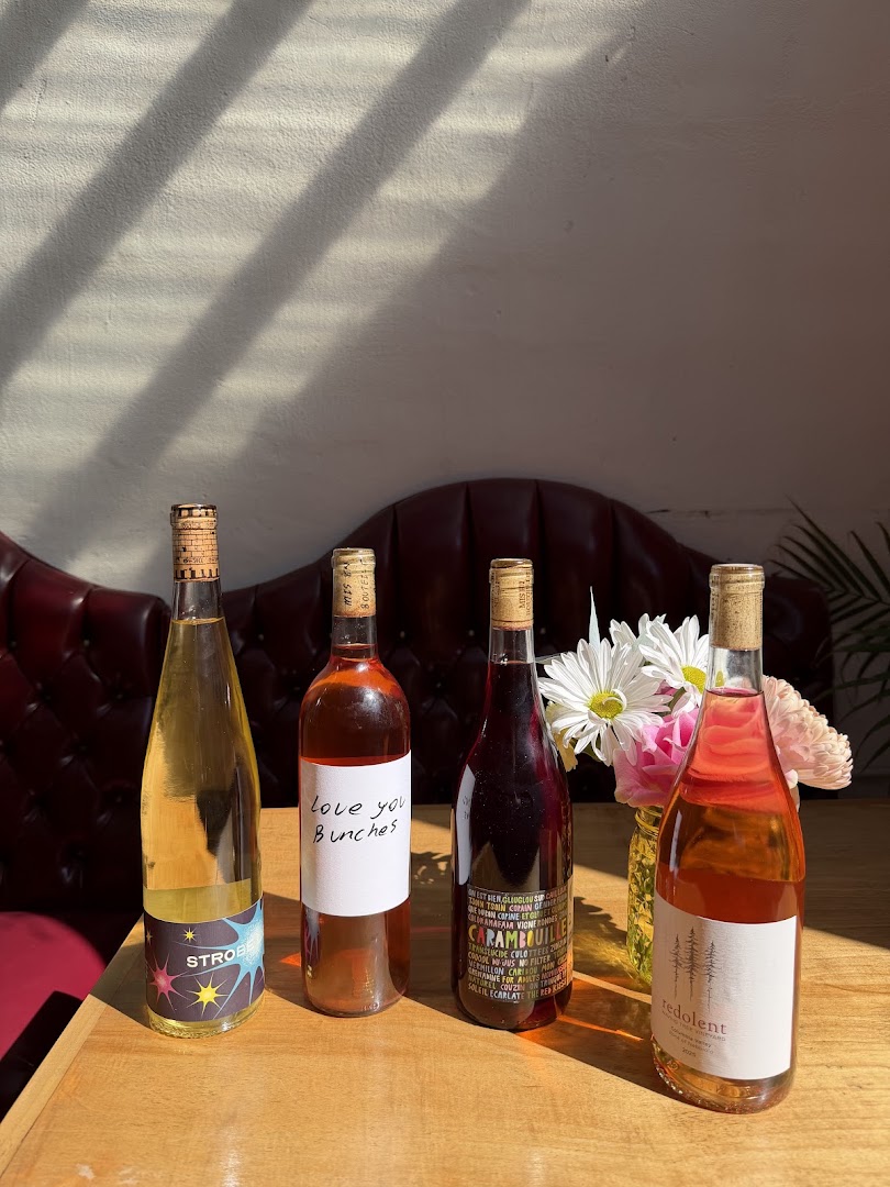 No Doubts Wine Bar: attractive, professional wine bottle display