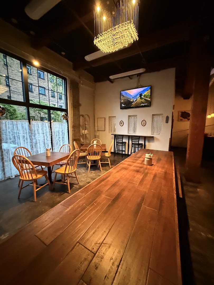 Say When: clear, inviting interior atmosphere shot