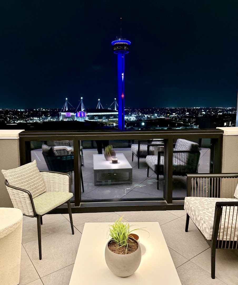Aleteo: beautiful terrace with city view