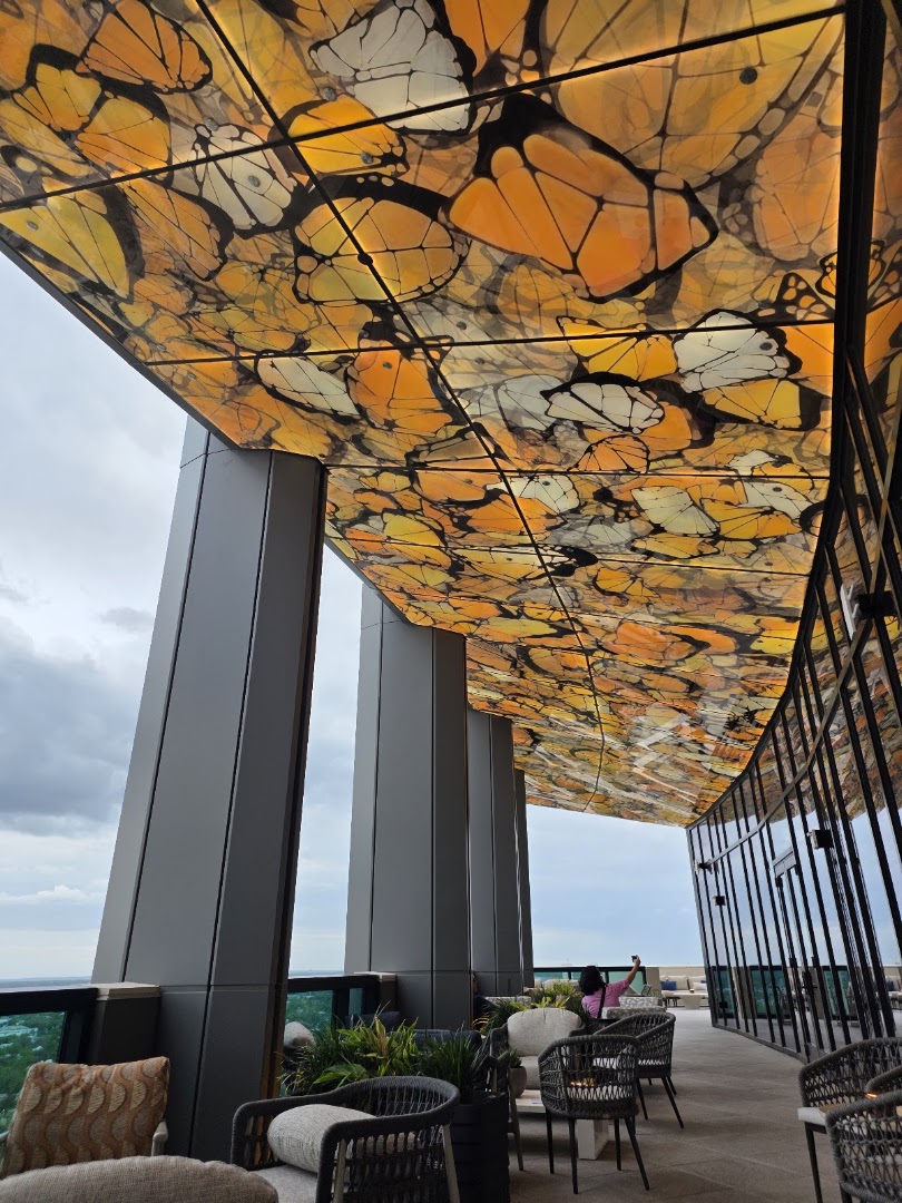Aleteo: stunning architectural feature and atmosphere