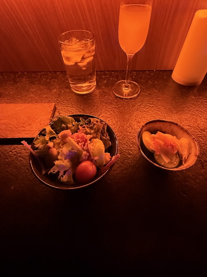 Chika: appetizing food and drink presentation