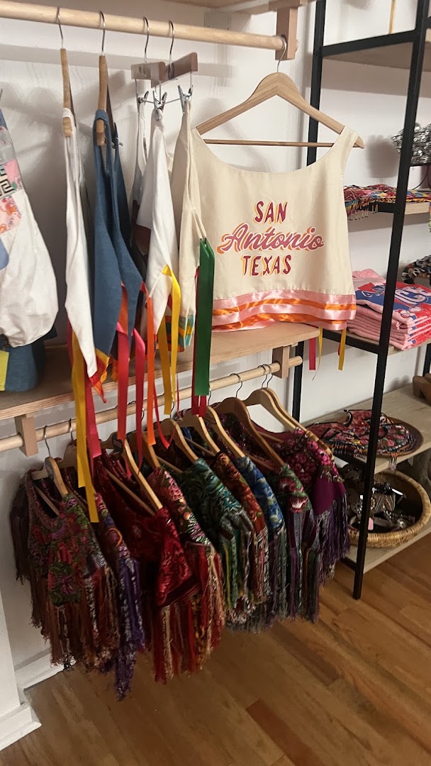 Cultura Campaign: clear display of shop products