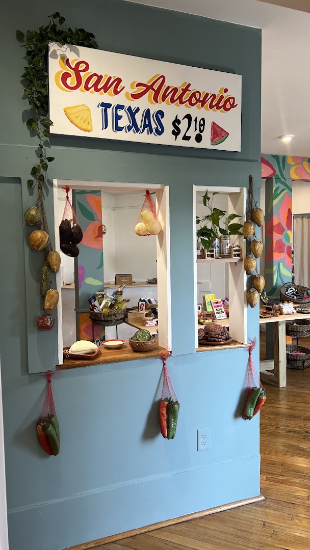 Cultura Campaign: shop interior and products
