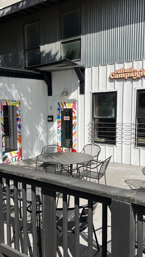 Cultura Campaign: clear photo of shop exterior