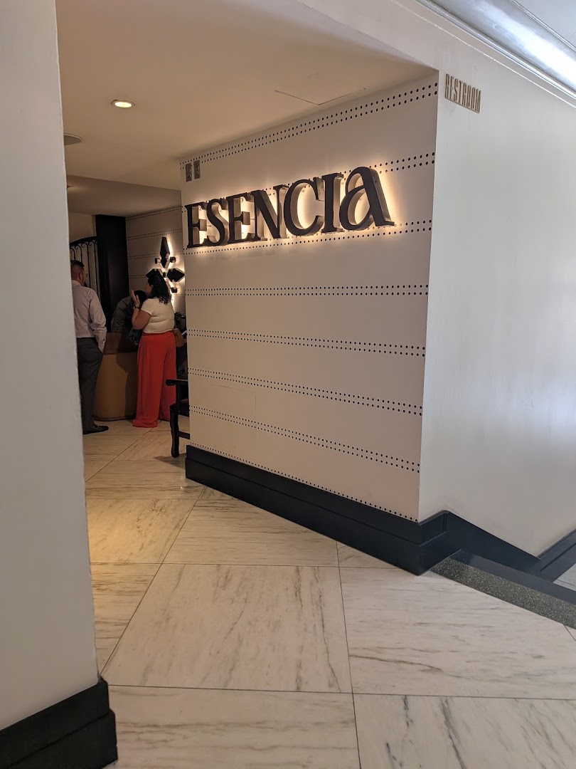 Esencia: clear shot of restaurant interior