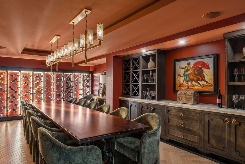Esencia: professional interior shot of restaurant