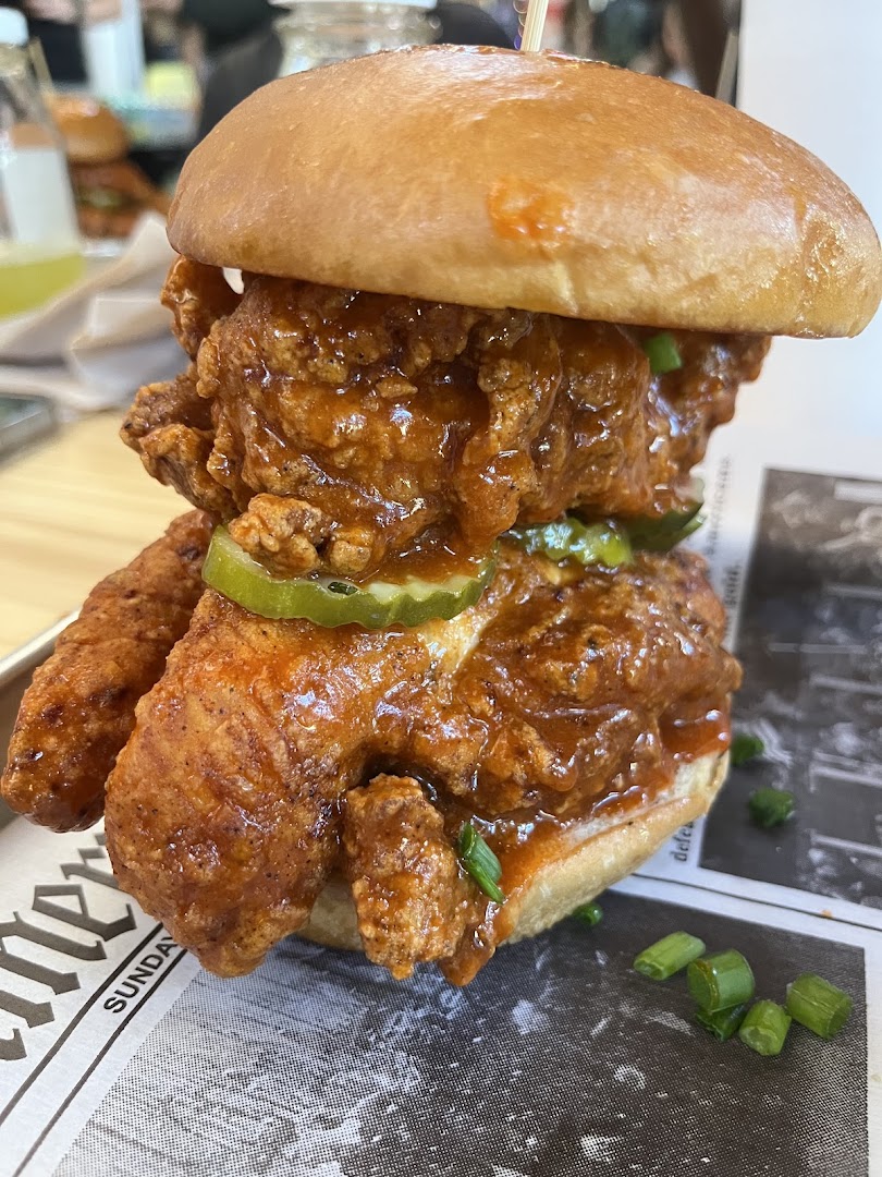 Freight Fried Chicken: appetizing, high-quality food photography