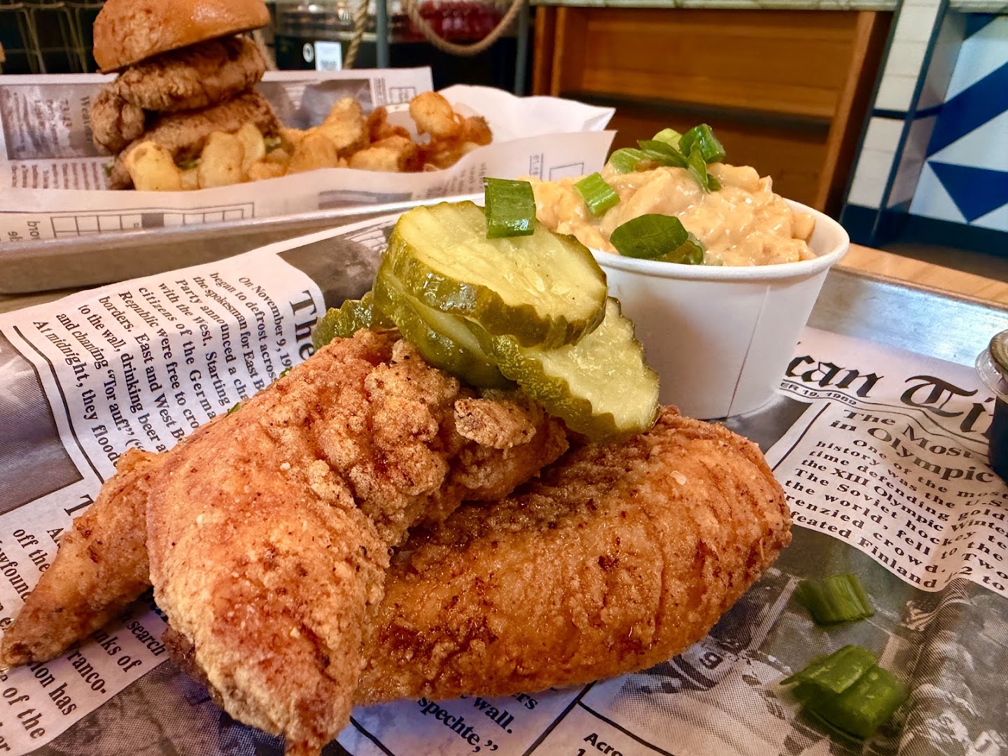 Freight Fried Chicken: appetizing, high-quality food photography