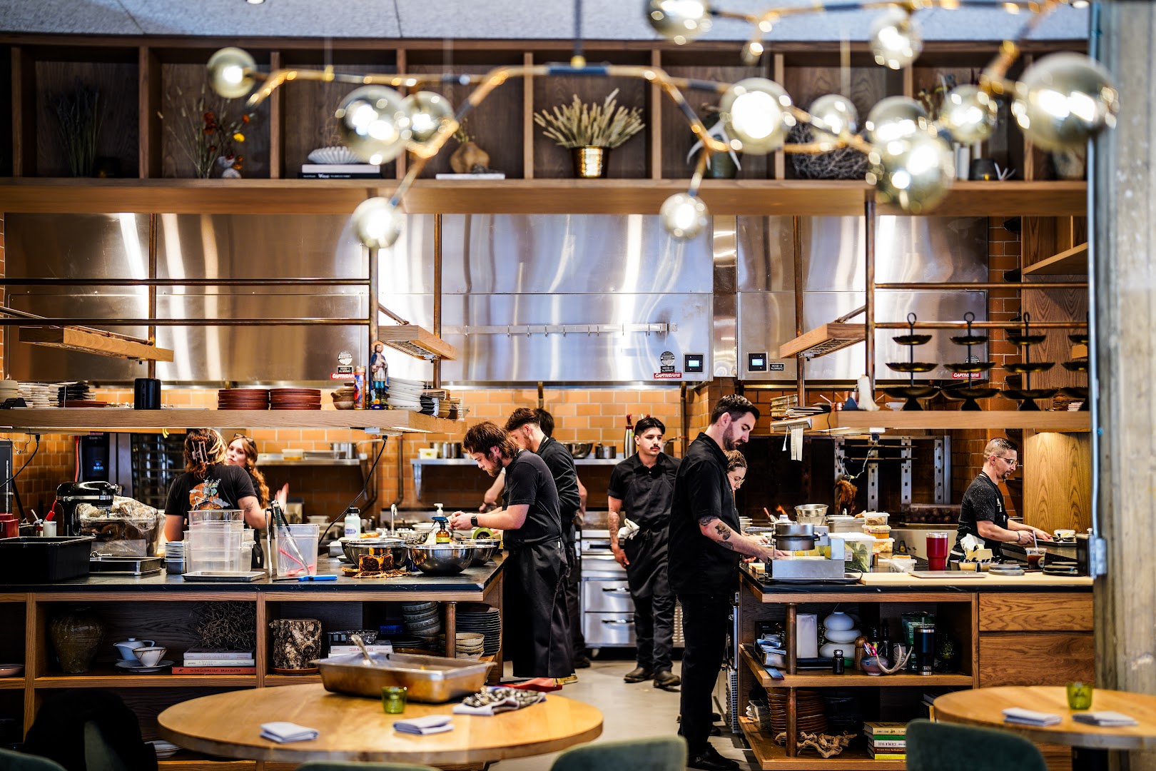 Isidore: professional shot of restaurant kitchen