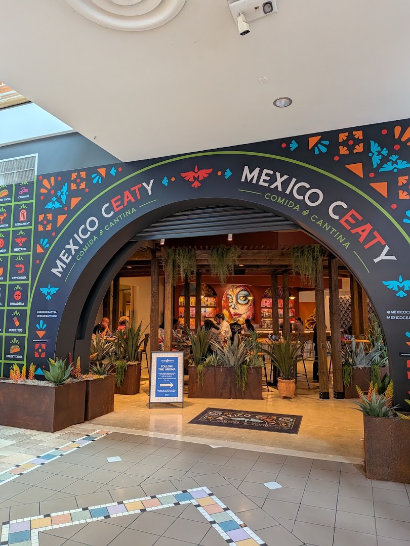 Mexico Ceaty: clear, professional shot of entrance