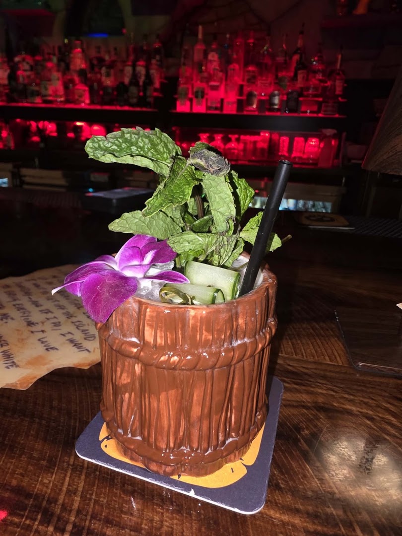Paradise Unknown: appealing cocktail photo in bar