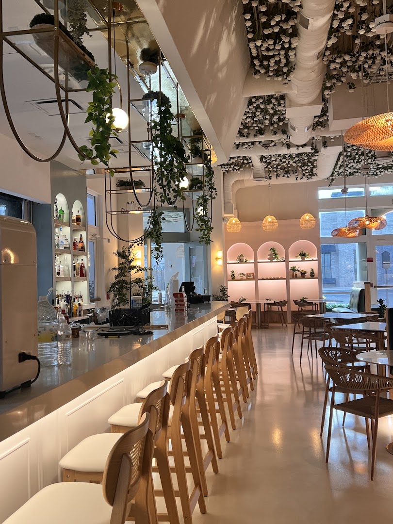 Sunny's: beautiful, high-quality interior shot