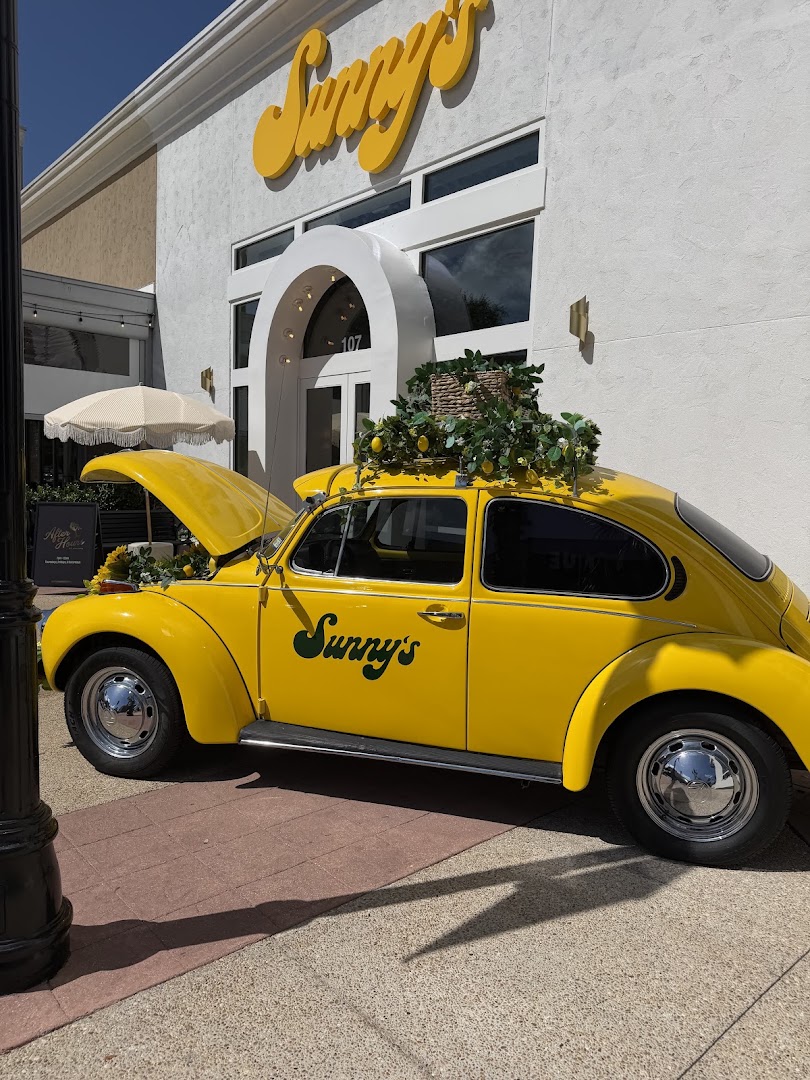Sunny's: attractive exterior branding and atmosphere