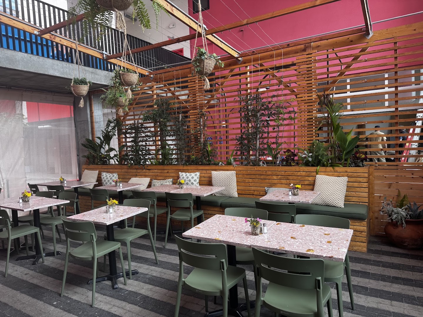 Cafe Madeleine Barrio Logan: attractive and clean venue photo