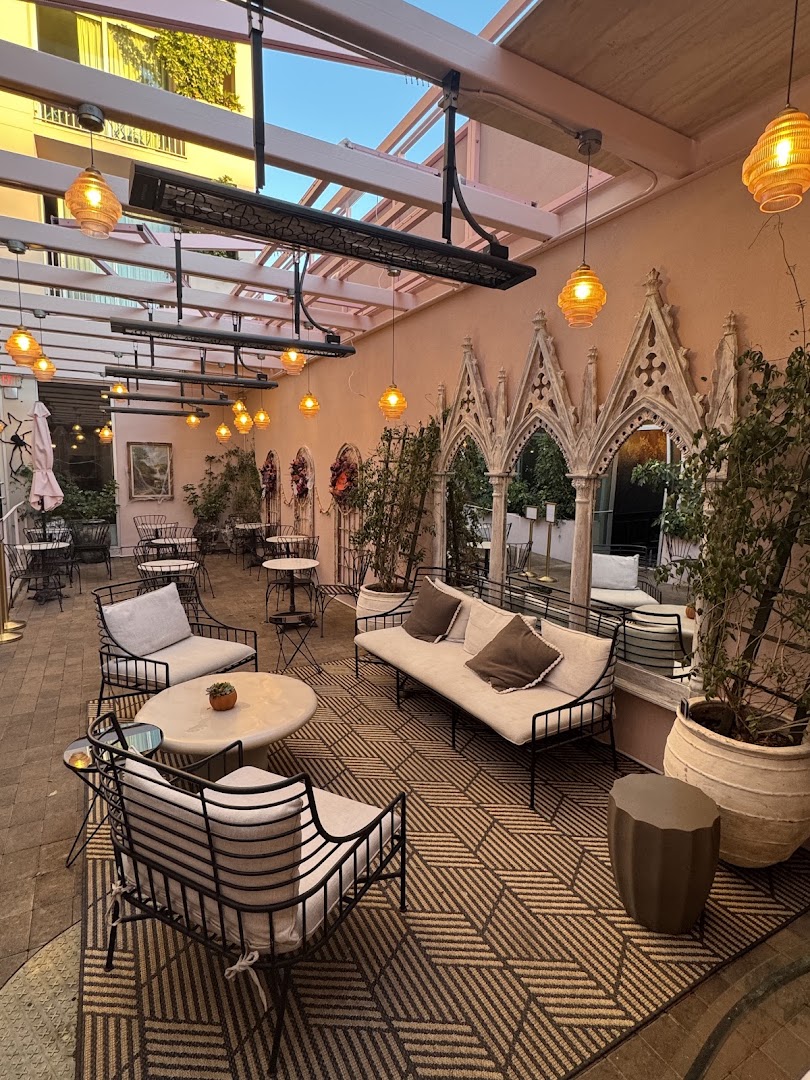 Communion: beautifully captured restaurant terrace atmosphere