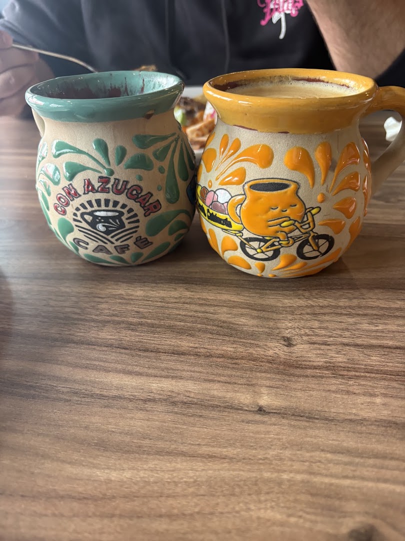 Con Azucar Cafe: attractive branded mugs showing atmosphere