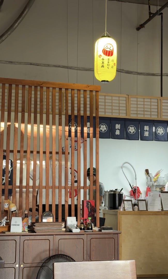 Cui-daore: clear shot of restaurant interior