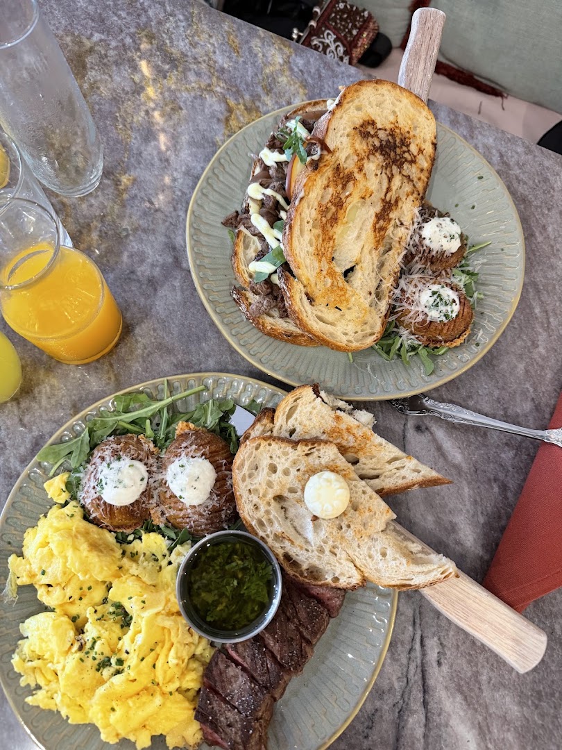 Flora: appetizing, high-quality brunch food photography