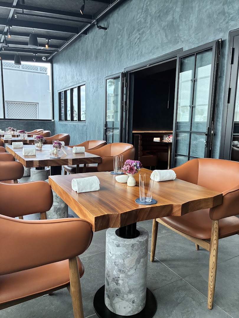 Lucien: attractive, professional interior dining space