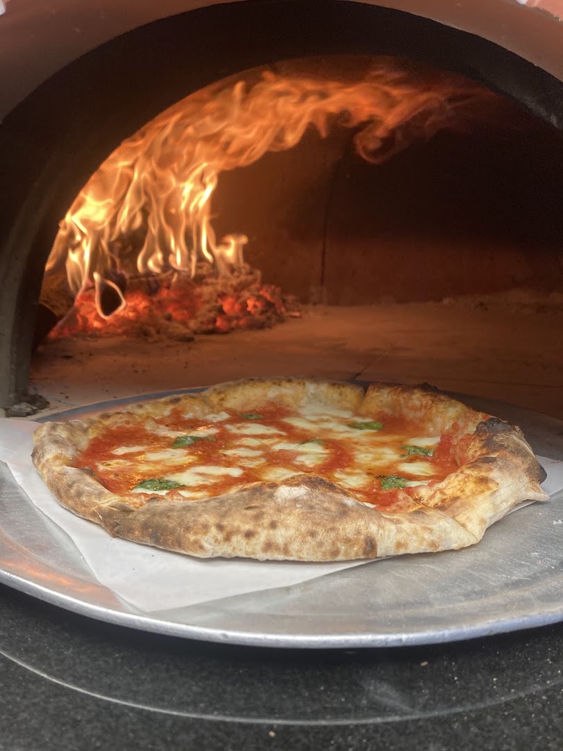 Pizza Cassette: appetizing photo of pizza cooking