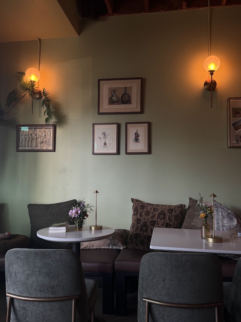 Rumi: inviting and professional interior shot