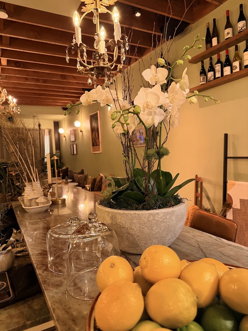 Rumi: inviting and professional interior shot