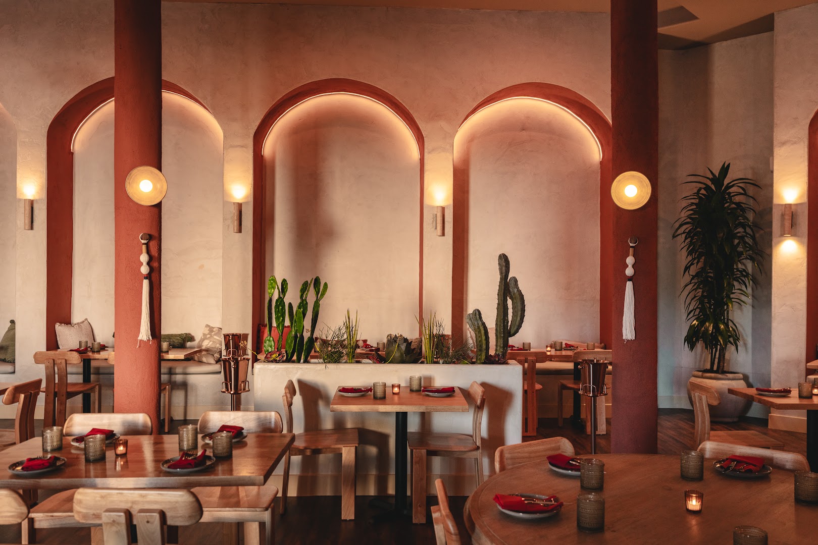 Sobremesa: beautiful, professional interior shot