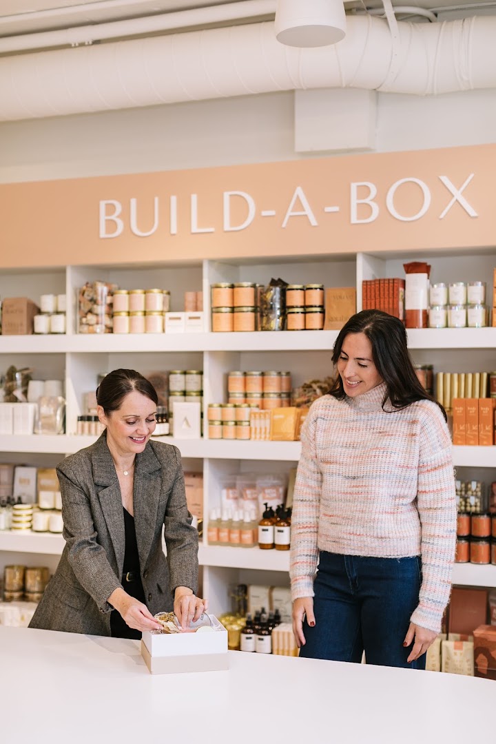 Thread + Seed La Jolla: professional photo showing shop interior