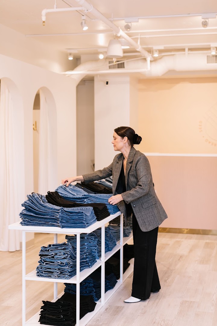 Thread + Seed La Jolla: professional photo of shop interior