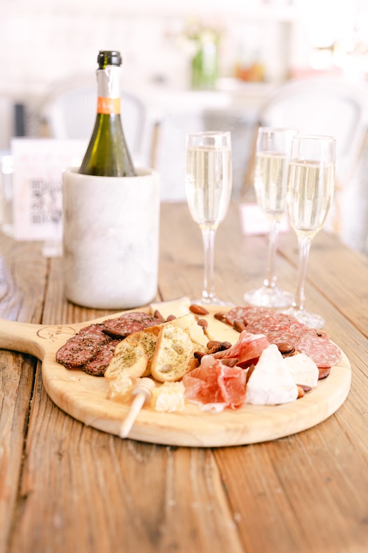 Wine Girl: appetizing and professional food photography