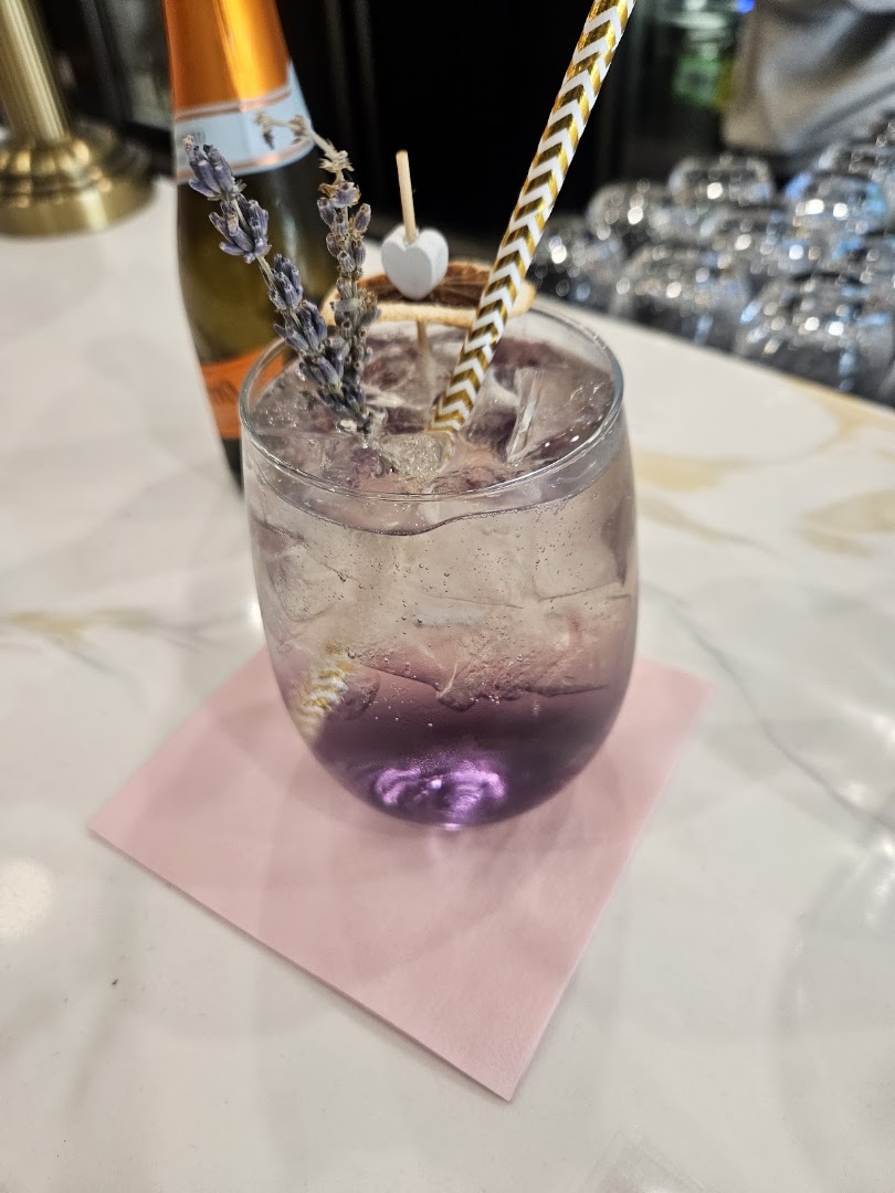 Wine Girl: appealing photo of a cocktail