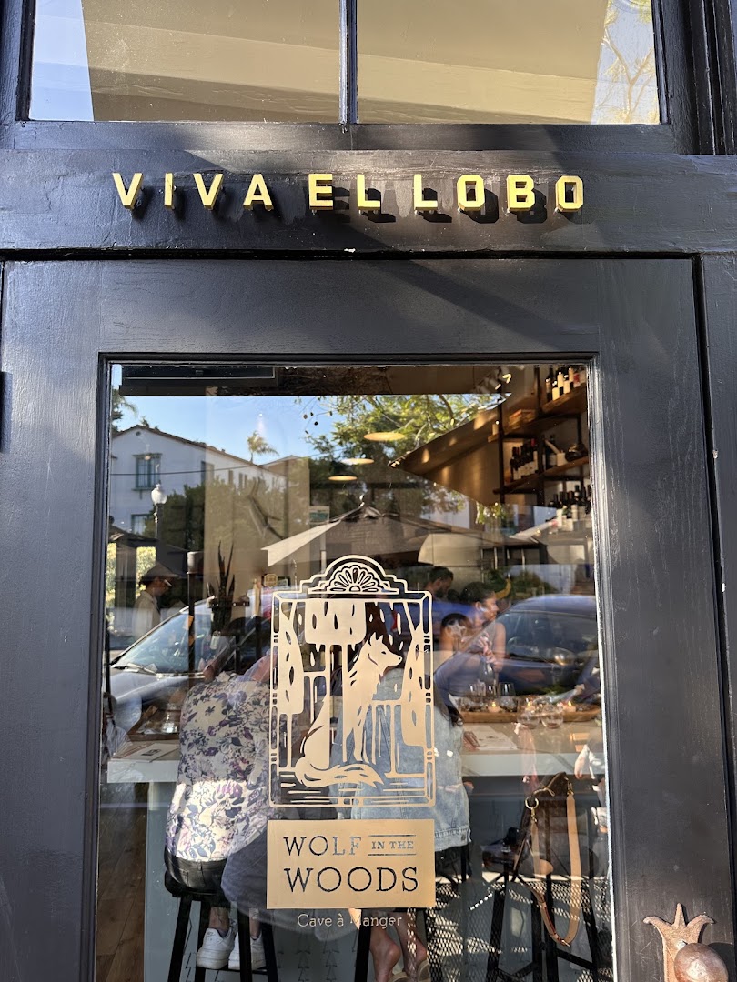 Wolf in the Woods: clear, professional shot of storefront