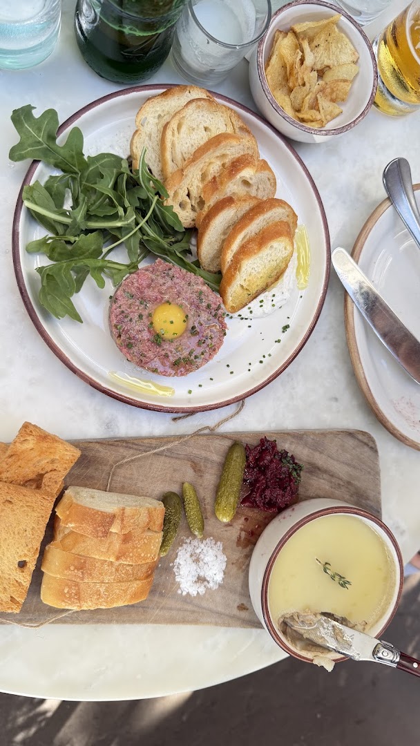 Wolf in the Woods: appetizing, high-quality food photography