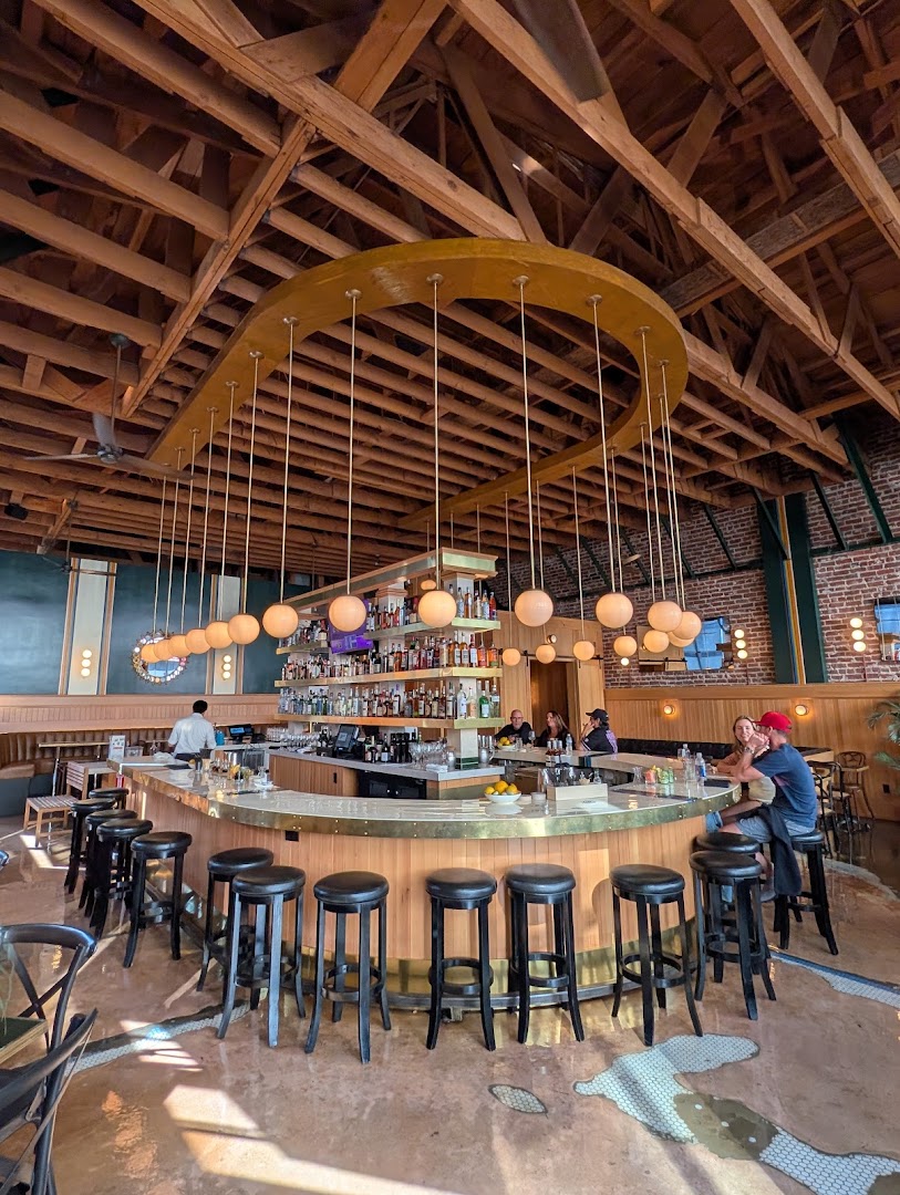 Bar Malone's: high quality interior bar shot