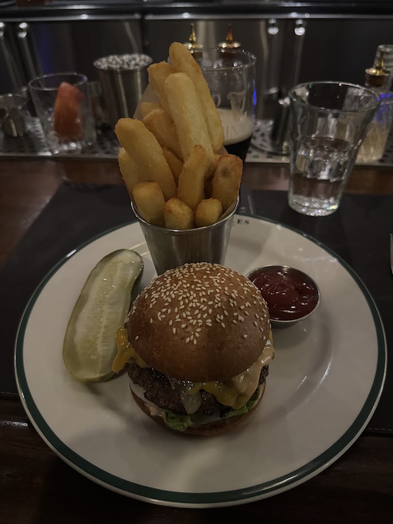 Dingles Public House: appetizing food photo of meal