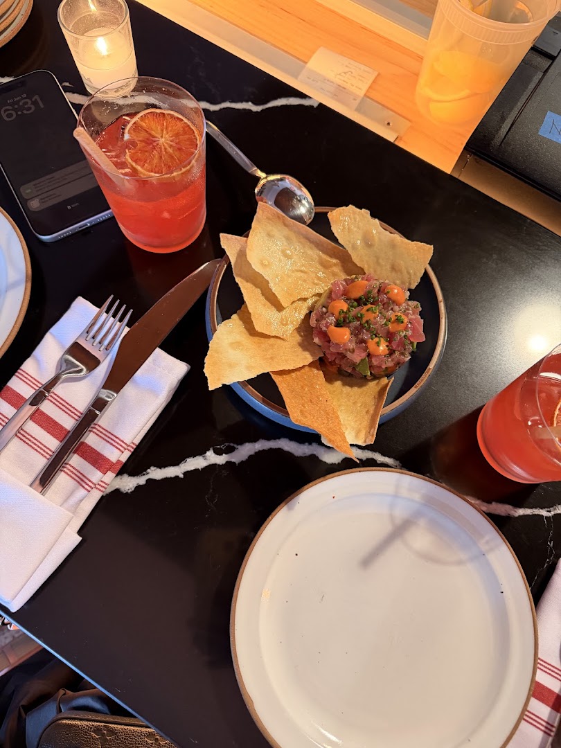 Esme: appetizing food and drink presentation