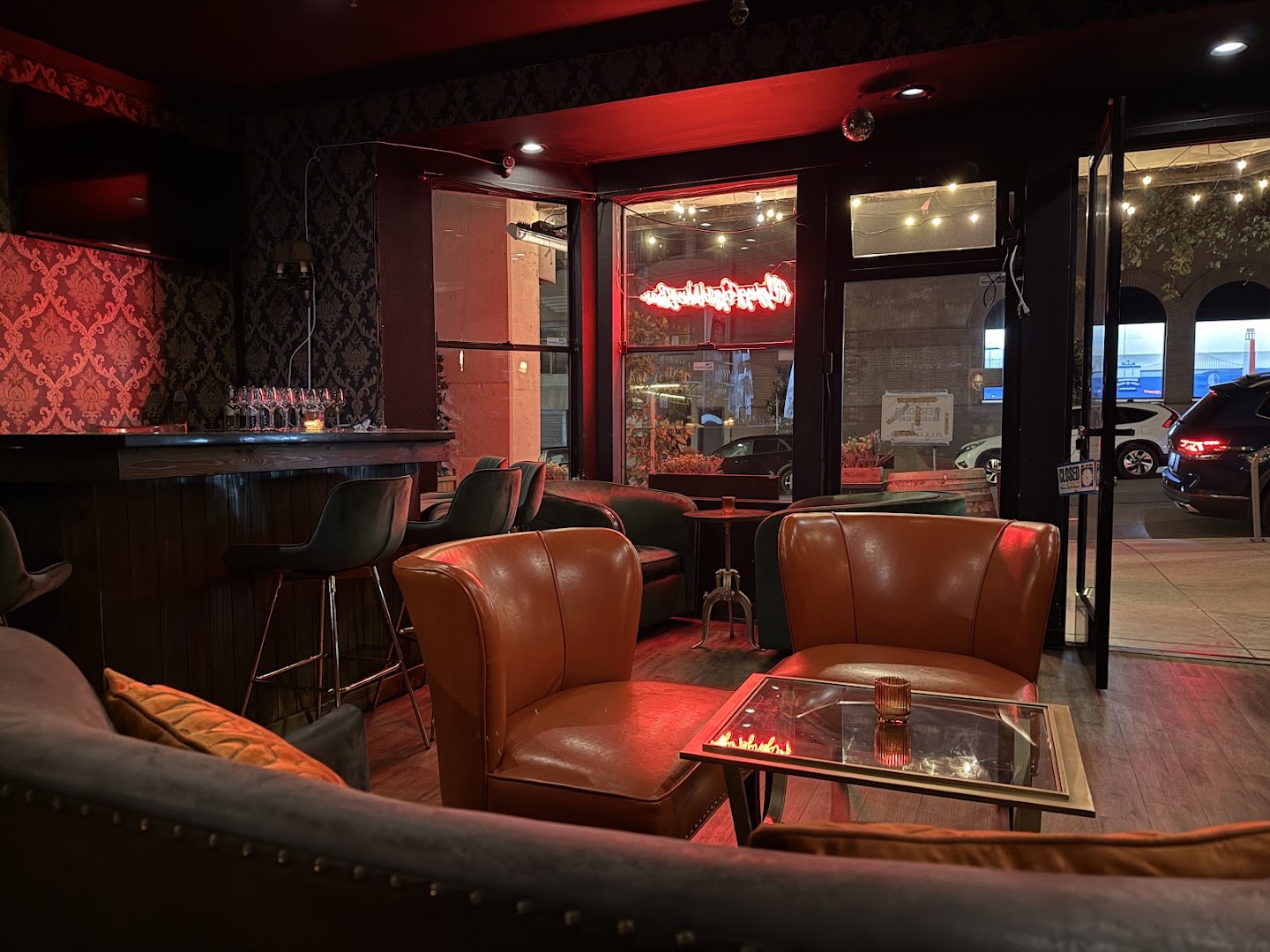 Flying Figs: inviting atmosphere and interior shot