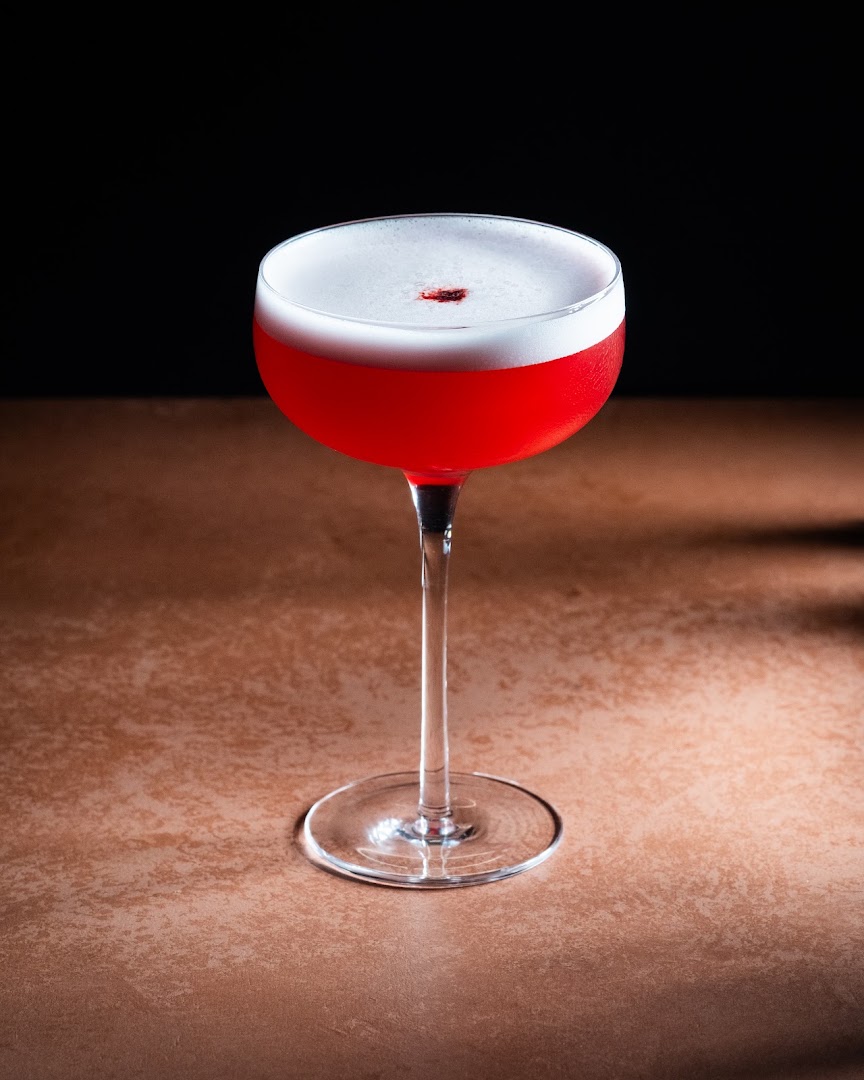Golden Rule: professional high-quality cocktail photo