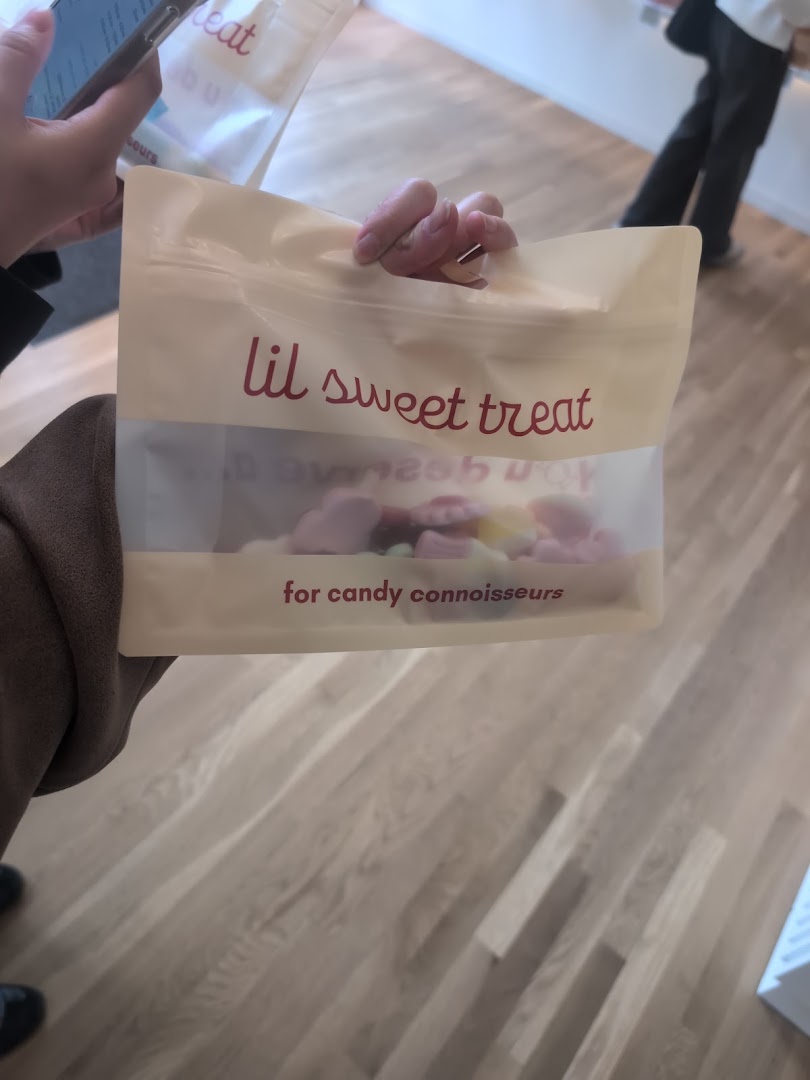 Lil Sweet Treat: clear product photo with branding