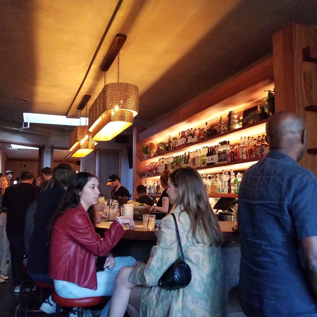 Lobalita: inviting bar atmosphere