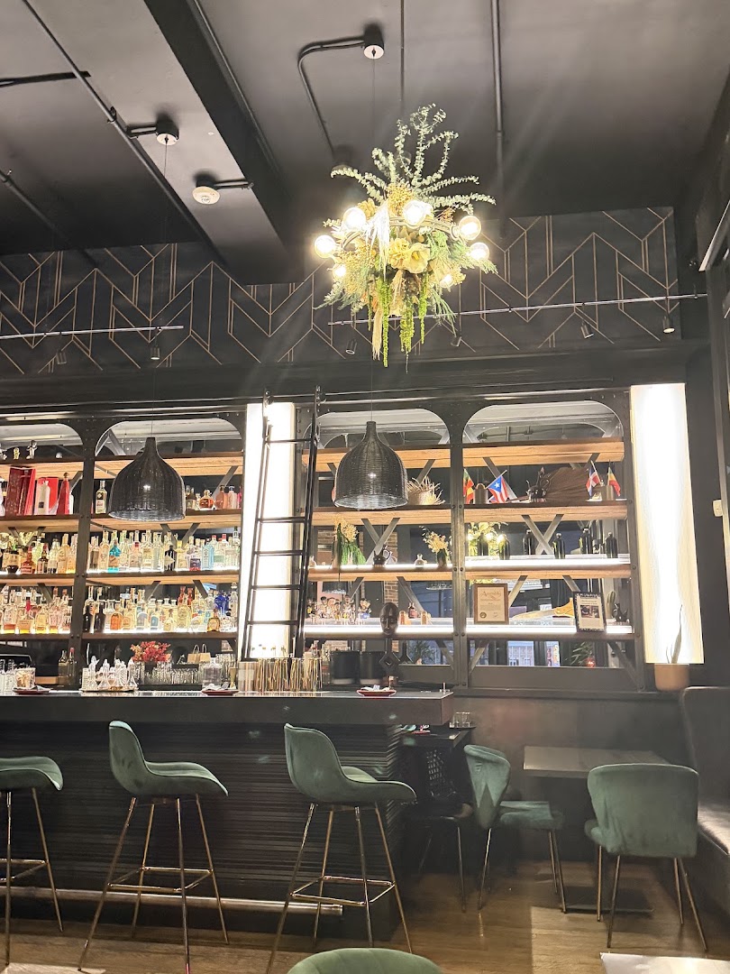 Meski: high quality interior atmosphere shot