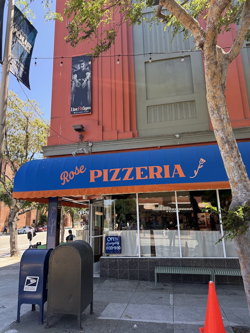 Rose Pizzeria: clear exterior shot of restaurant