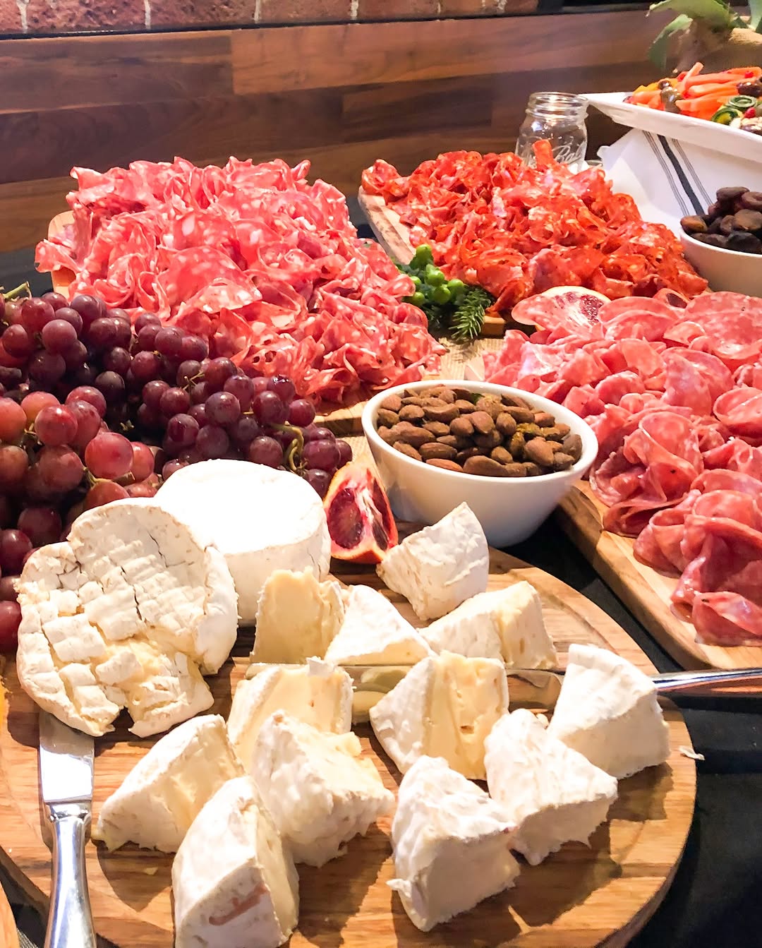 San Francisco Brewing Co.: appetizing, high-quality food display
