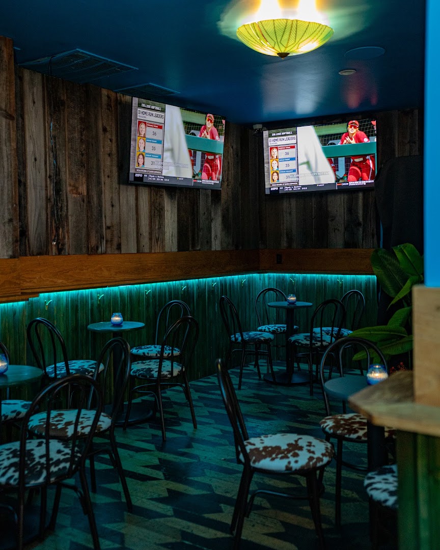 Shotski's Alpine Lodge: clear shot of venue interior